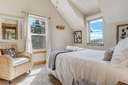 Cabin~Views~Heart Of Town~W&D~Fireplace~Kitchen 伍德兰帕克 外观 照片
