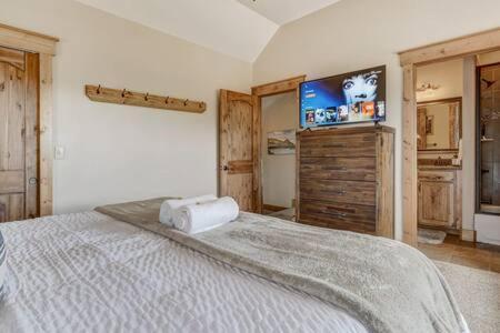 Cabin~Views~Heart Of Town~W&D~Fireplace~Kitchen 伍德兰帕克 外观 照片