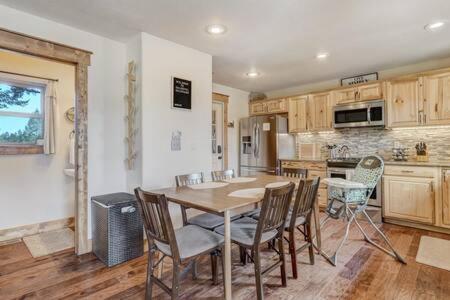 Cabin~Views~Heart Of Town~W&D~Fireplace~Kitchen 伍德兰帕克 外观 照片