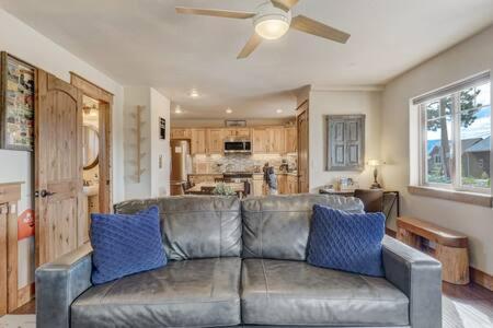 Cabin~Views~Heart Of Town~W&D~Fireplace~Kitchen 伍德兰帕克 外观 照片